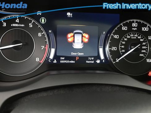 Used 2024 Acura RDX SH-AWD image 18