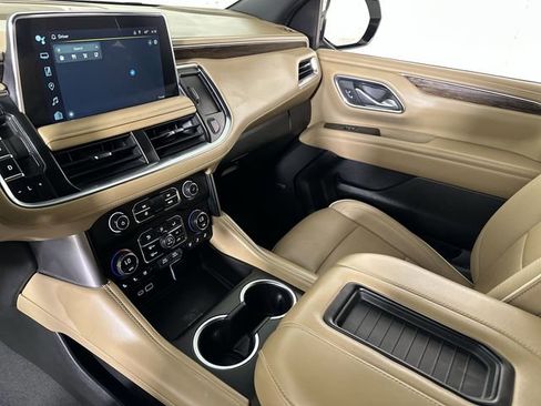Used 2024 Chevrolet Suburban Premier RWD image 36