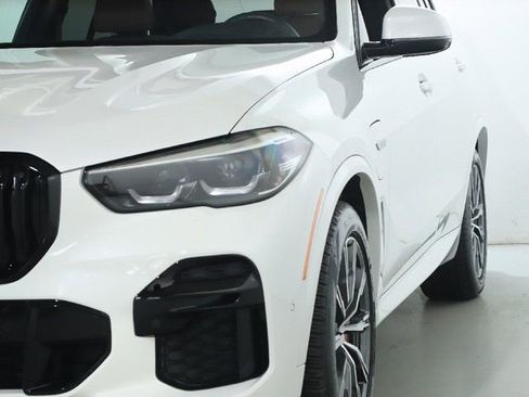 Certified 2022 BMW X5 xDrive45e w/ M Sport Package image 6