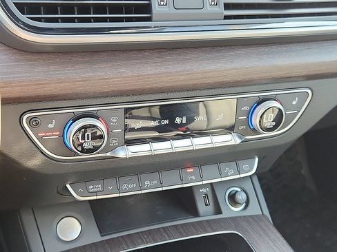 Certified 2024 Audi Q5 Premium AWD/4WD image 7