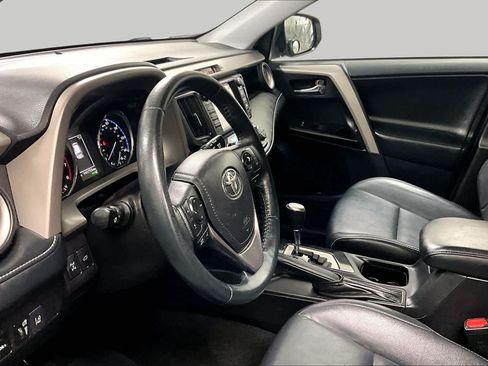 Used 2018 Toyota RAV4 Limited AWD/4WD image 17