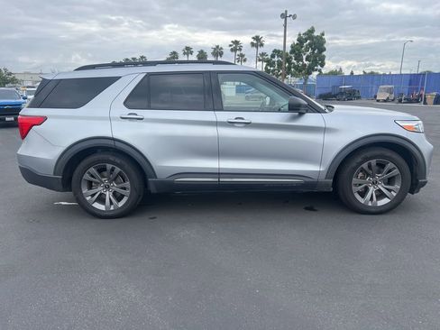 Used 2021 Ford Explorer XLT w/ Equipment Group 202A image 4