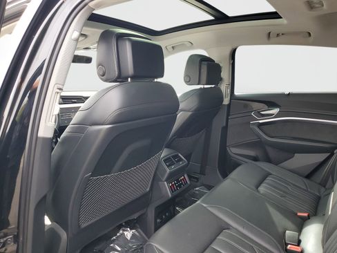 Used 2022 Audi e-tron Prestige image 13