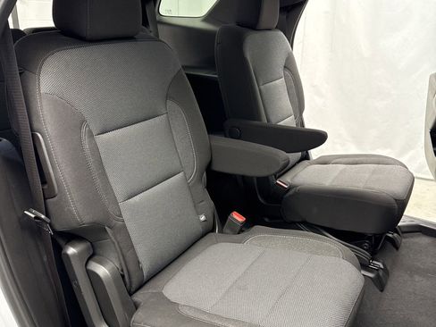 Used 2023 Chevrolet Traverse LT image 29