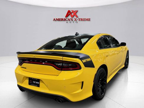 Used 2017 Dodge Charger R/T RWD image 4