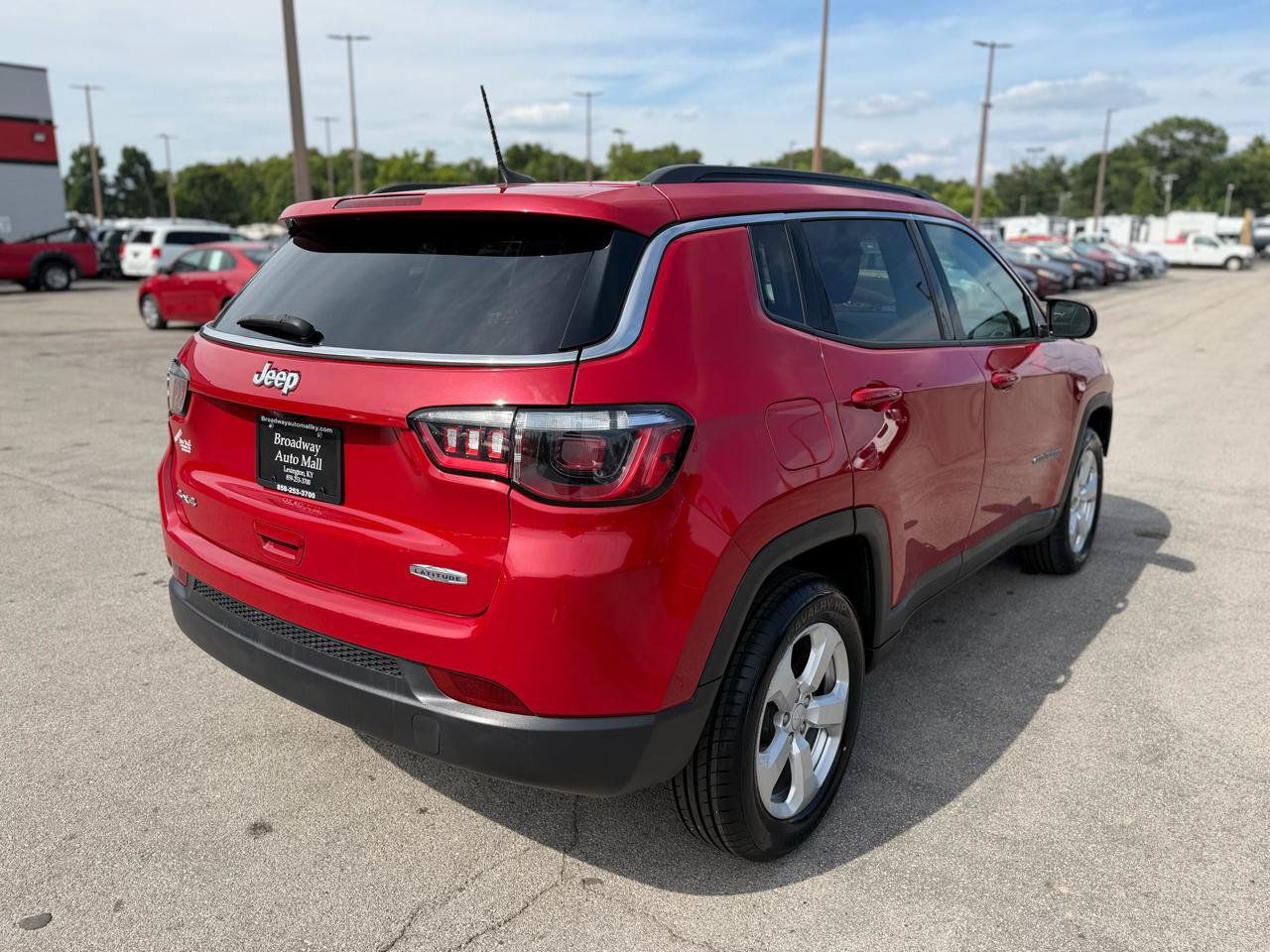 Used 2021 Jeep Compass Latitude w/ Sun and Sound Group AWD/4WD image 3
