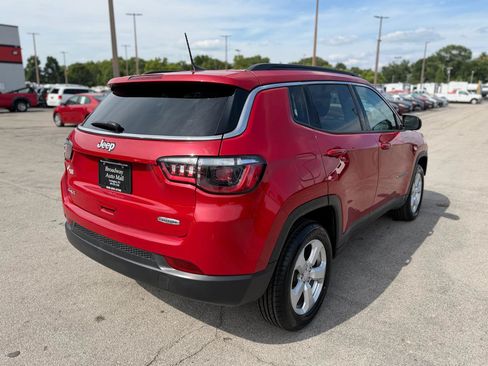 Used 2021 Jeep Compass Latitude w/ Sun and Sound Group AWD/4WD image 3