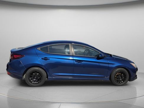 Used 2019 Hyundai Elantra SE FWD image 3