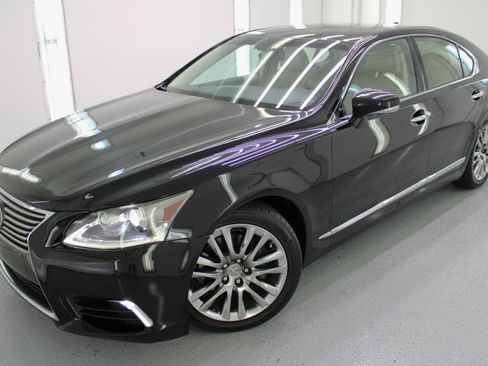 Used 2017 Lexus LS 460 w/ Comfort Package RWD image 28