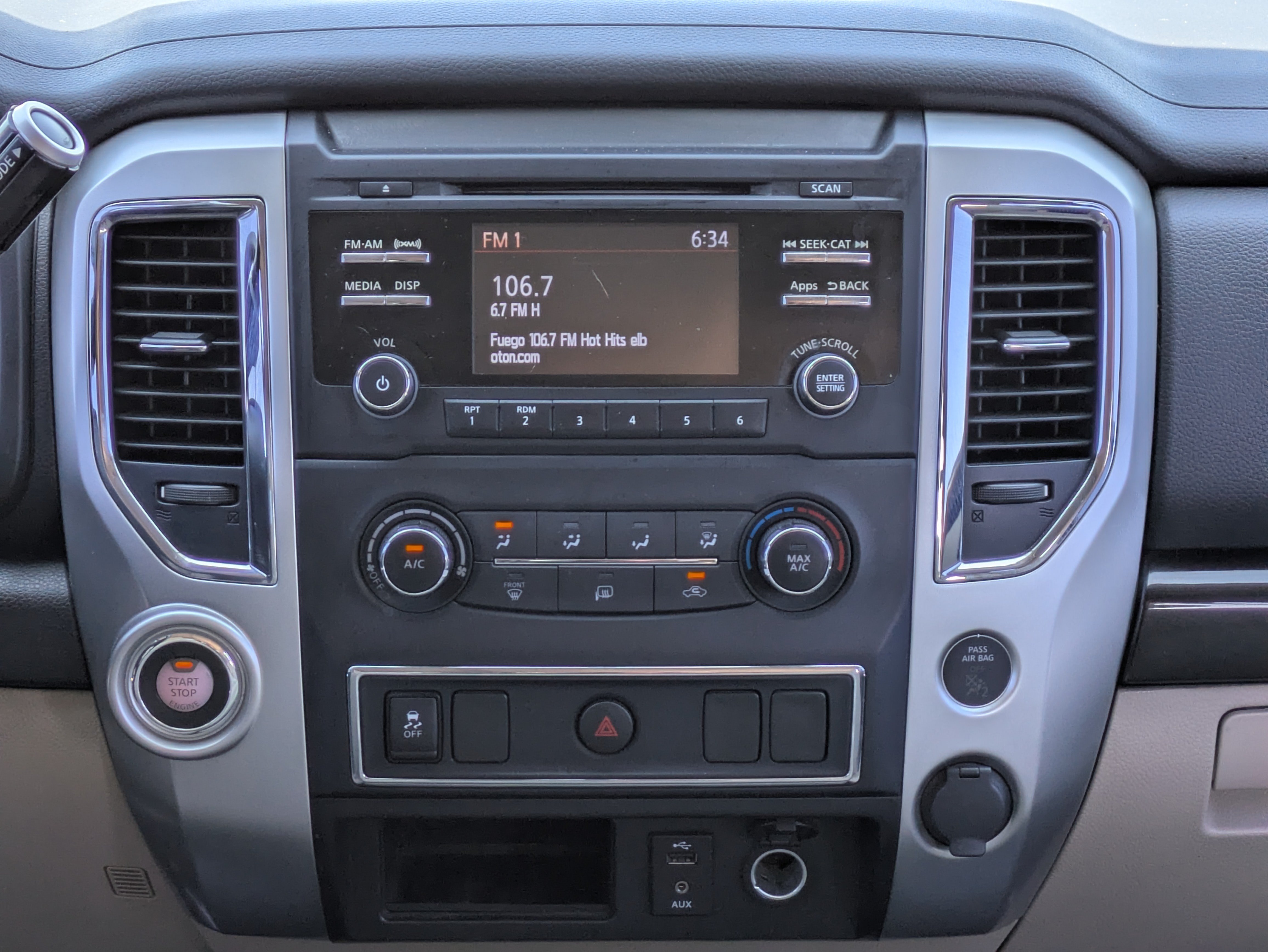 Used 2017 Nissan Titan SV RWD image 18