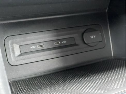 Used 2023 Volkswagen Atlas SE image 31