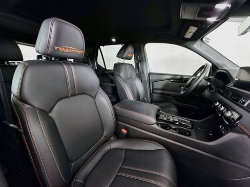 Used 2025 Honda Pilot TrailSport image 41