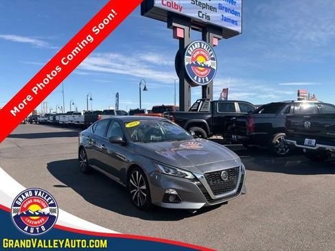 Used 2019 Nissan Altima 2.5 Platinum FWD image 1
