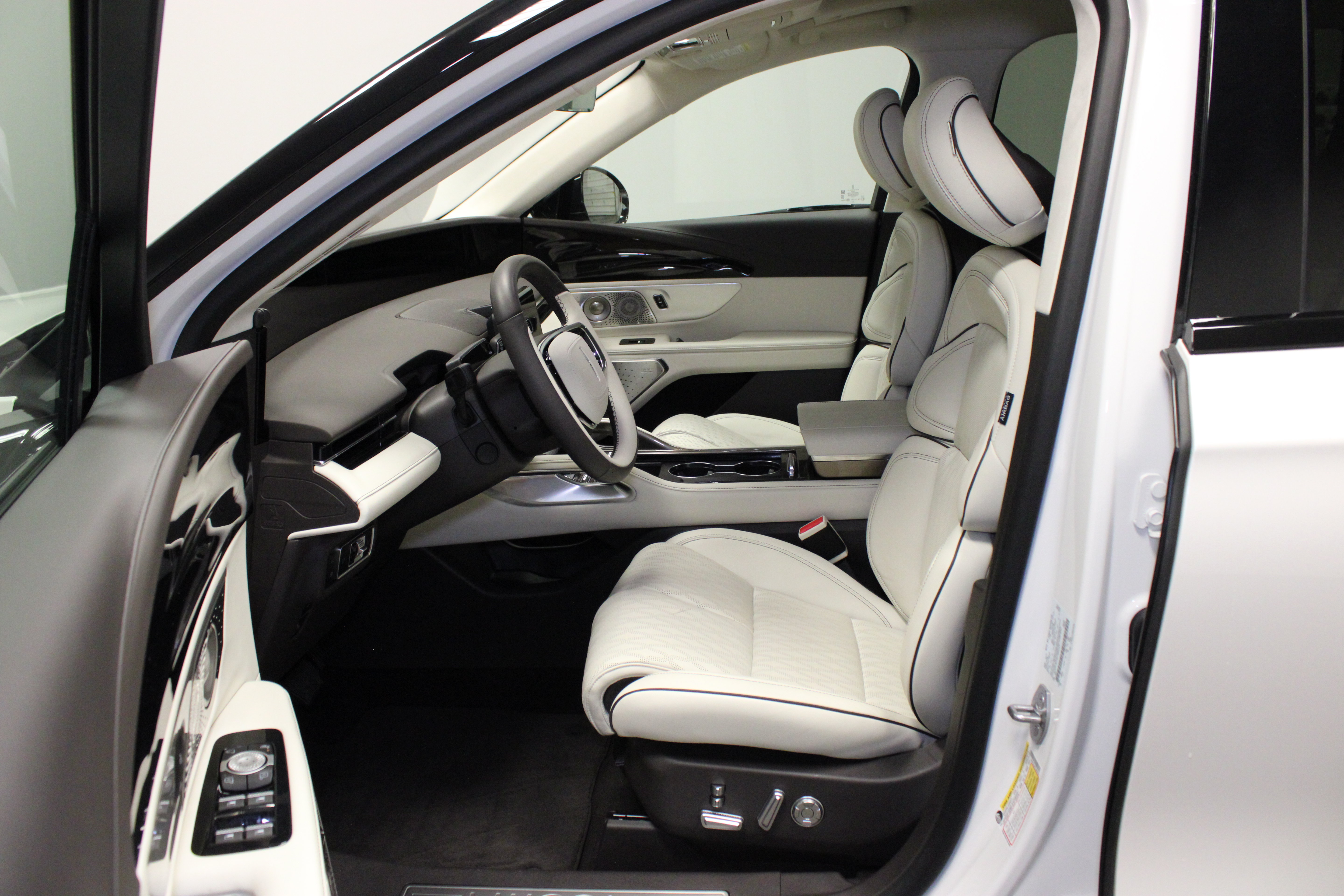 Used 2026 Lincoln Nautilus Black Label w/ Jet Appearance Package AWD/4WD image 18