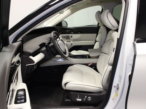 Used 2026 Lincoln Nautilus Black Label w/ Jet Appearance Package AWD/4WD image 18