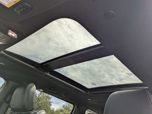New 2027 Chrysler Pacifica Limited FWD image 23