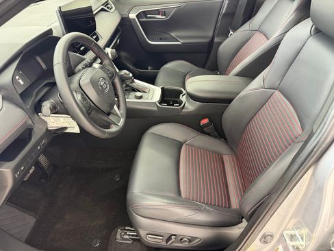 Used 2025 Toyota RAV4 XSE AWD/4WD image 5
