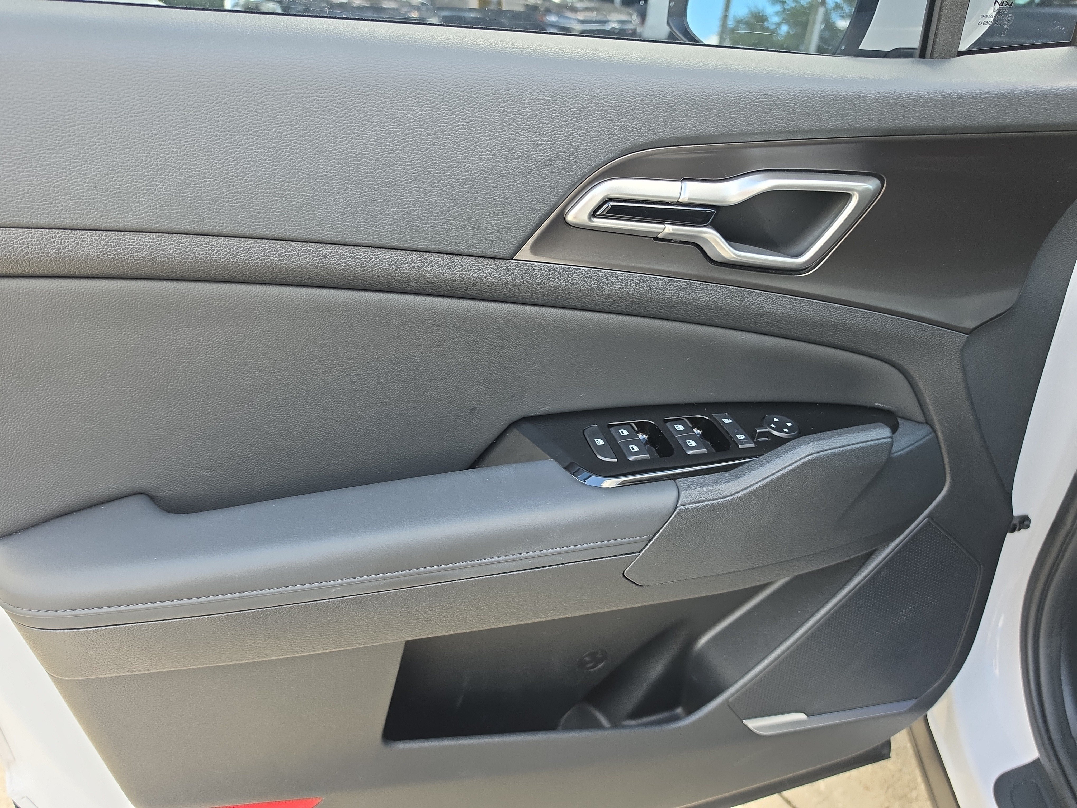 Certified 2025 Kia Sportage EX w/ Premium Package FWD image 18