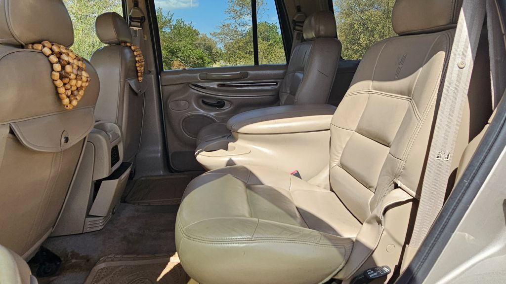 Used 2000 Lincoln Navigator 2WD image 8