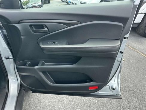 Used 2025 Honda Ridgeline TrailSport image 6