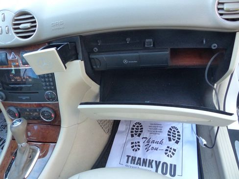 Used 2009 Mercedes-Benz CLK 350 Coupe image 40