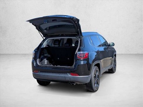 Used 2020 Jeep Compass Latitude FWD image 5