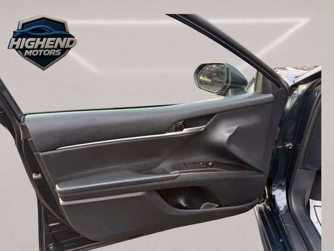 Used 2021 Toyota Camry SE w/ Cold Weather Package image 14