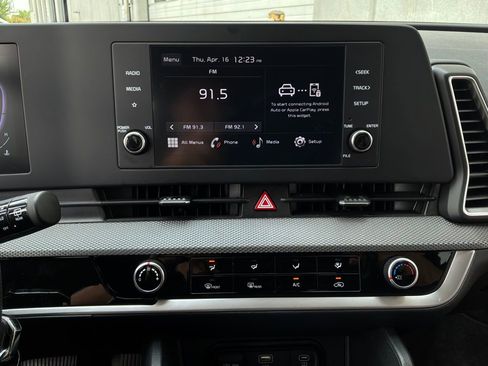 Used 2025 Kia Sportage LX image 24