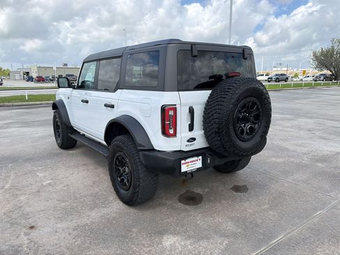 Used 2023 Ford Bronco Wildtrak image 3