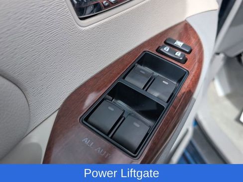 Used 2011 Toyota Sienna XLE w/ Entertainment Pkg FWD image 14
