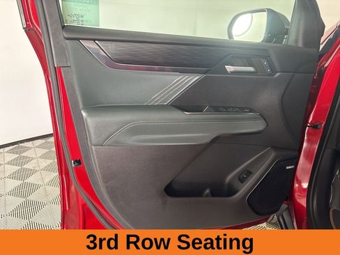 Used 2024 GMC Acadia AT4 w/ Luxury Package AWD/4WD image 8