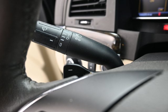 Used 2013 Lincoln MKS FWD image 18