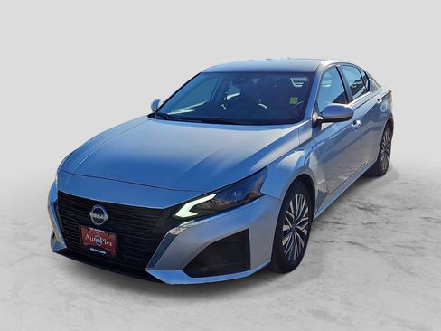 Used 2023 Nissan Altima 2.5 SV image 1