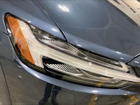 Certified 2025 Volvo V60 B5 Cross Country Plus image 30