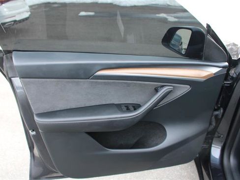 Used 2024 Tesla Model Y Long Range image 11