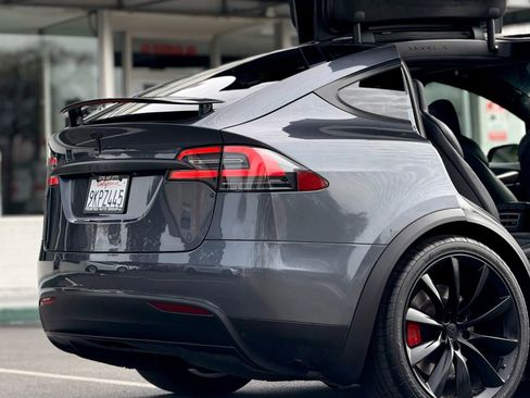 Used 2017 Tesla Model X 90D image 9