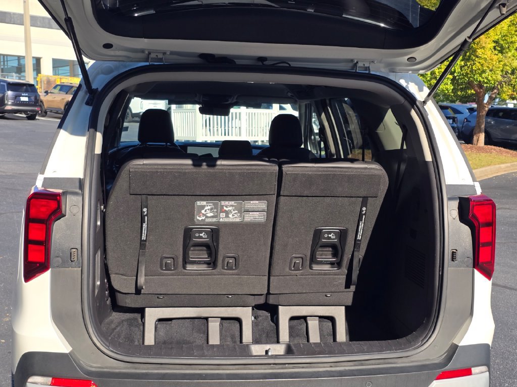 Used 2026 Kia Carnival LXS FWD image 12