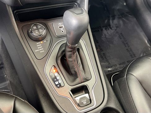 Used 2022 Jeep Cherokee Trailhawk w/ Sound & Nav Group AWD/4WD image 17