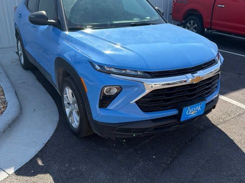 Used 2024 Chevrolet TrailBlazer LS w/ LS Convenience Package AWD/4WD image 2