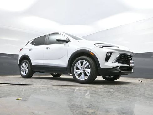 Used 2025 Buick Encore GX Preferred AWD/4WD image 37