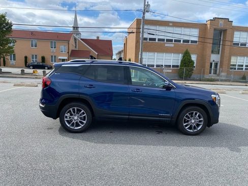 Used 2022 GMC Terrain SLT image 4