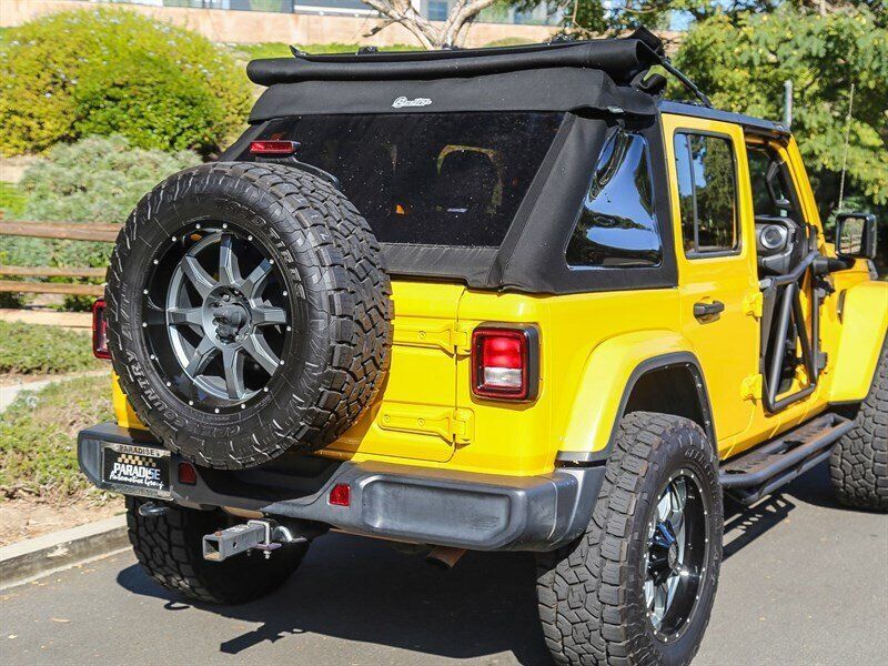 Used 2019 Jeep Wrangler Unlimited Sahara AWD/4WD image 16