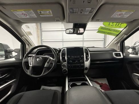 Used 2021 Nissan Titan SV w/ SV Convenience Package image 3
