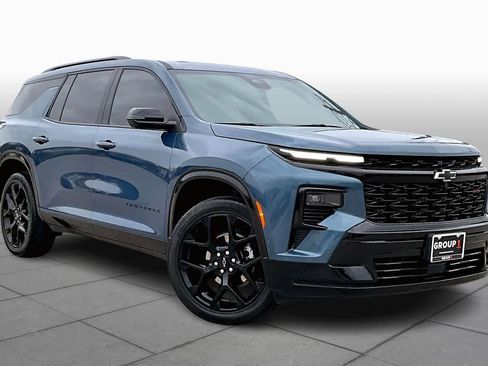 Used 2024 Chevrolet Traverse RS image 2