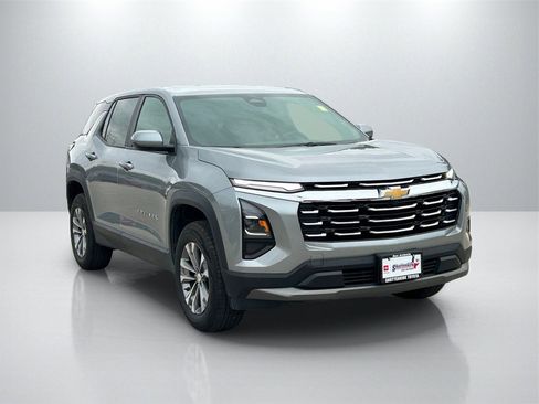 Used 2025 Chevrolet Equinox LT image 3
