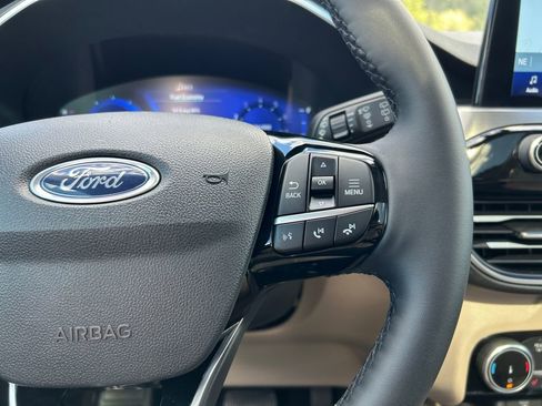 Used 2022 Ford Escape Titanium w/ Class II Trailer Tow Package image 19