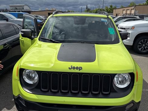 Used 2018 Jeep Renegade Trailhawk image 2