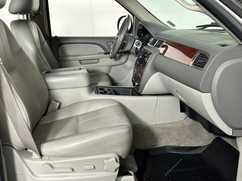 Used 2010 Chevrolet Suburban LT AWD/4WD image 14