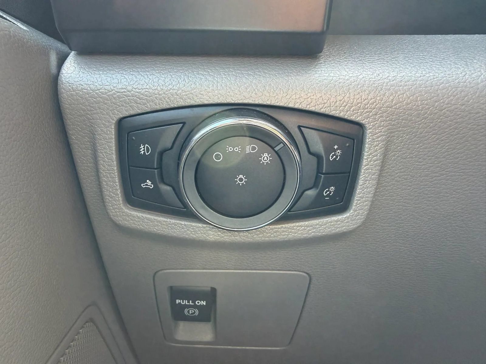 Used 2017 Ford F150 XL w/ Equipment Group 101A Mid RWD image 23