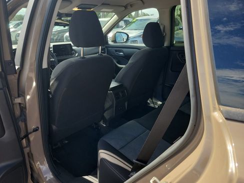 Used 2024 Nissan Rogue SV FWD image 10